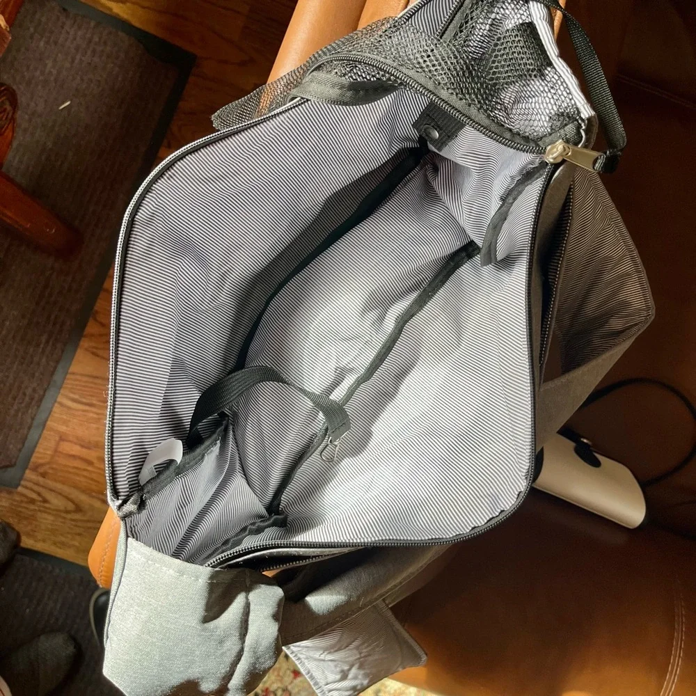 NWOT Petite Pistache Dog Carrier, Gray, Small Dogs